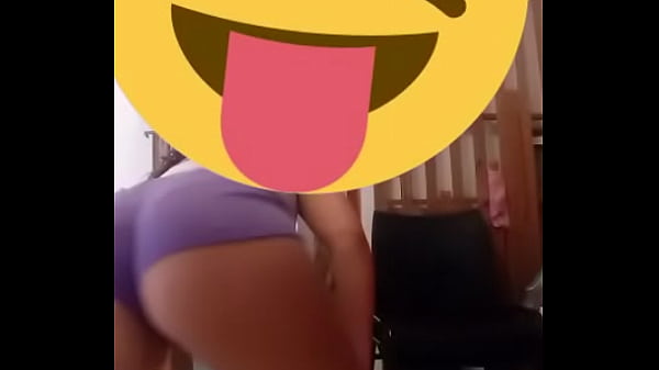 Mina rebolando