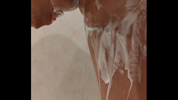 Play MP4 - Naked stepsister in shower