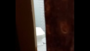 Wanking Watching My Housemate In The Shower thumbnail