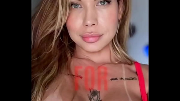 Entregador chupando mulher trans ( Completo no red) 