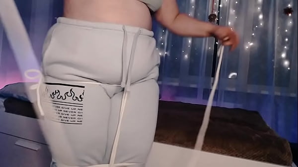 Play MP4 - Fat student pulling her fat ass on the ropes