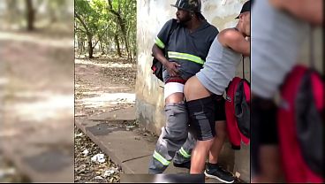 Trabalhador Fode Cara No Parque E Depois Goza Na Boca Dele thumbnail