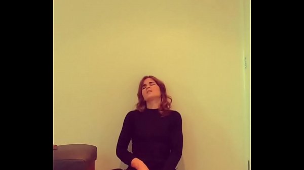 Lilithalgol masturbates while getting ready for work with_high heel and lotionbottle: fan-requested