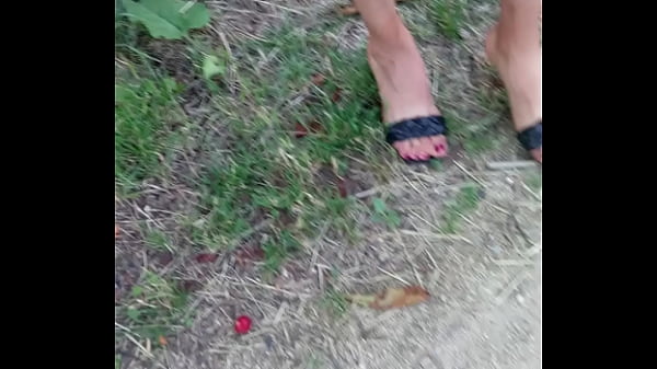 Nonton Arabian Whore Feet In The Street thumbnail