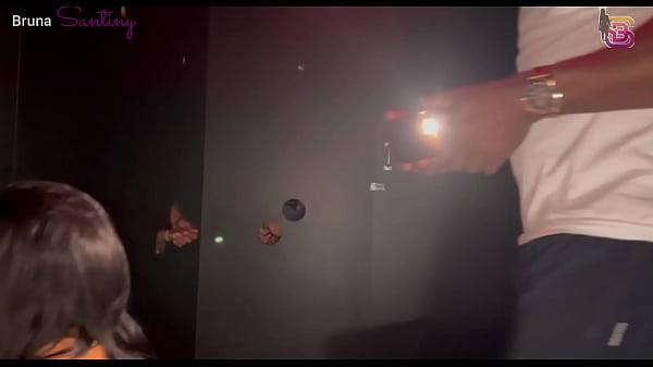 Mais um dia eu sendo puta de corno no gloryHole COMPLETO NO RED 