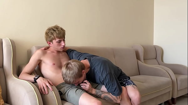 Play MP4 - No49 Part 1&colon; Sucked a guy's big dick on the street after inviting him home