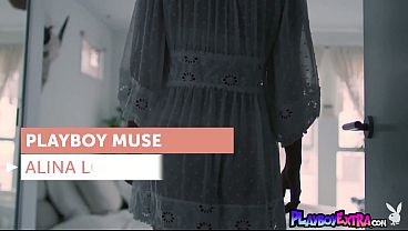 Nonton Bombastic All Natural Naked Latin Muse Spreading Her Long Legs thumbnail