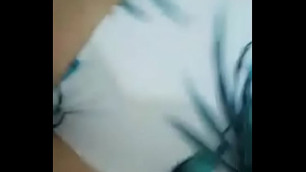 Play MP4 - tava cheia de tes&atilde;o que nem tirou a roupa e ficou de quatro na cama