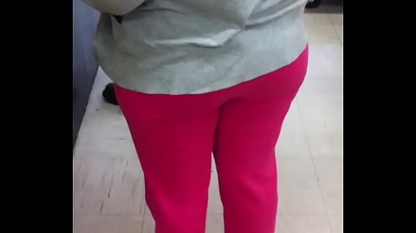 Big booty white gurl i know. I love her but cant talk to her lol!!! 