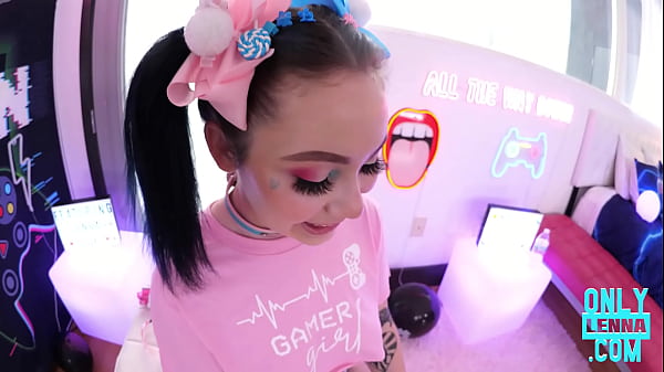 Play MP4 - Lenna Lux Visits Big Gulp Girls