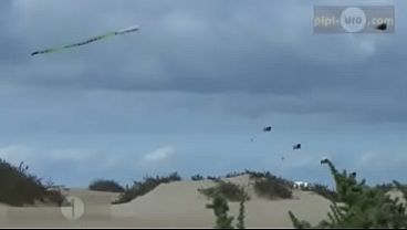 Nonton Naomi En Massage Dans Les Dunes thumbnail