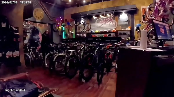 Entre A Un Local De Bicicletas Y Ped&iacute; Un Favor Anal.sexo Arriesgado.facial.fetiche thumbnail