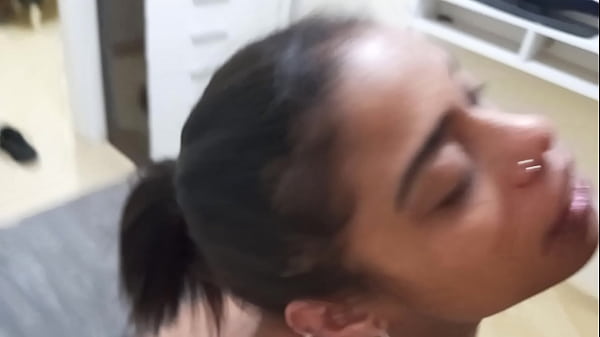 Play MP4 - Tive que pagar o aluguel e olha como eu paguei com o meu xerocard e na pele