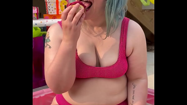 Nonton Joan Day Birthday Cake Fun And Hose Down thumbnail