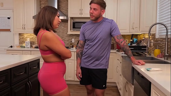 Big booty babe gets fucked hard & rough post workout princesa lexi steve rickz 