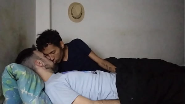 Chupando La Pija De Mi Hombre Peludo En La Cama. thumbnail