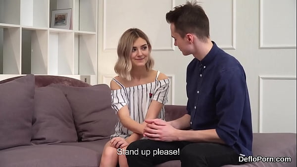 Sultry girl stretches slim pussy and loses virginity