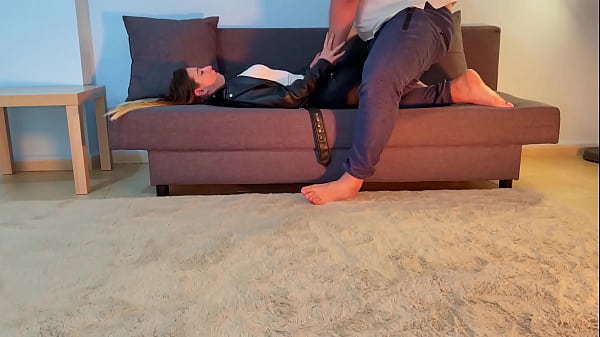 Hijastra De Mi Jefe Me Lleva A Su Casa Para Pagarme Con Su Joven Co&ntilde;o thumbnail