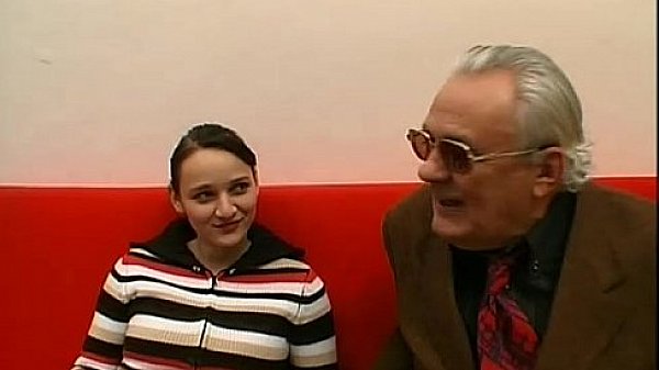 Nonton Dirty Italian Bitch thumbnail