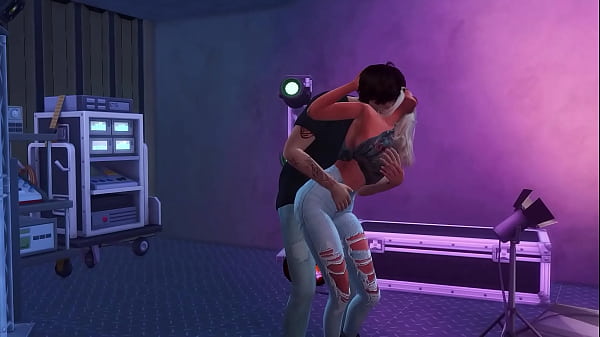 Famous singer impregnated up a groupie 