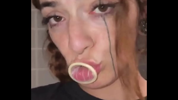 Play MP4 - Me encanta un ba&ntilde;o p&uacute;blico&period;&period;&period;