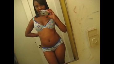 Nonton Sexy Ebony & Latina Babes W Big Tits Strip Nude In Selfies thumbnail