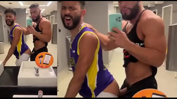 O Bombado Me Fudeu No Banheiro Da Academia thumbnail