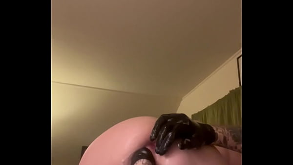 Fist queen loves to ride and fuck me fist whilesuckingmy dick