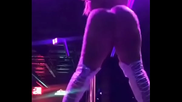 Nonton Pretty Girl Dance thumbnail