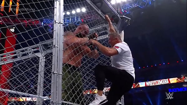 Braun Strowman vs Shane_McMahon