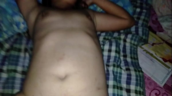 He fucked his young secretary right in the office during work day. Amatuer. 