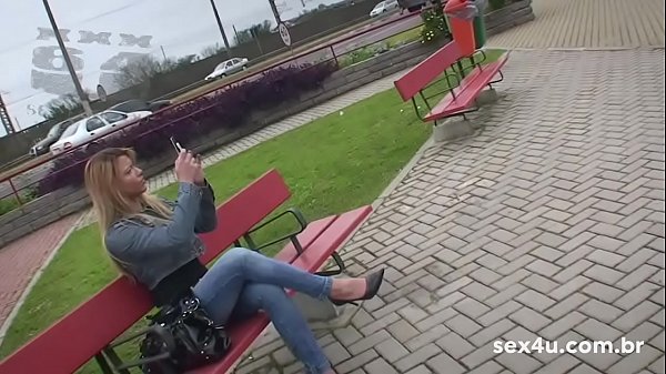 Luana_gaúcha_abordadapelo diretor Don Piconeaceita_dinheiropara ficar pelada veja_mais no_RED