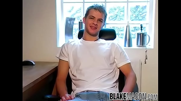 Adorable UK gay amateur jerks off solo 