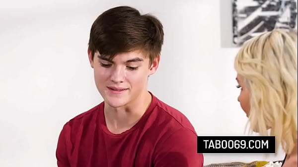 Stunningblonde_stepmom_Kit Mercer showsher pussy to stepson and let him fuck her