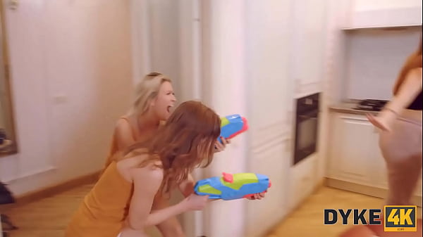 Play MP4 - DYKE4K&period; Sad&comma; Wet and Juicy