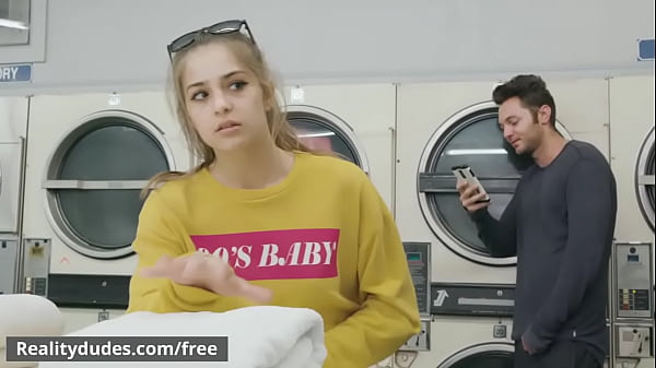 Play MP4 - &lpar;KC Blaise&comma; Ricky Daniels&rpar; - Dudes in Public 35 Fluff N Fold - Trailer preview - Reality Dudes