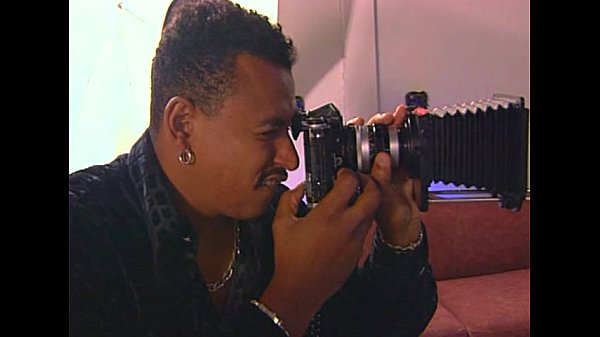 Play MP4 - Metro - In Vogue - scene 3