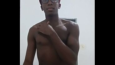 pretinho nerd fazendo piquezinho da nata que foi ensinado pelo seu professor carlos video thumbnail