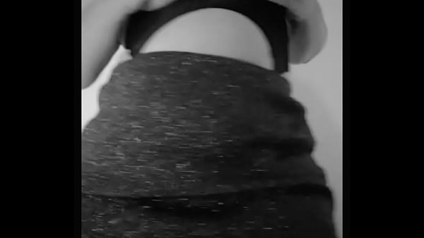 Play MP4 - Showing off tits and pussy