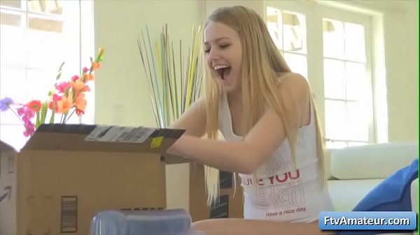 Hot amateur girl prepare for a masturbation session with huge sex toys 