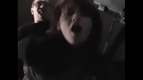 Comendo no estacionamento