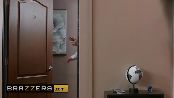 Play MP4 - Big Tits at Work - &lpar;Karma Rx&comma; Xander Corvus&rpar; - The Ho In The Donut - Brazzers