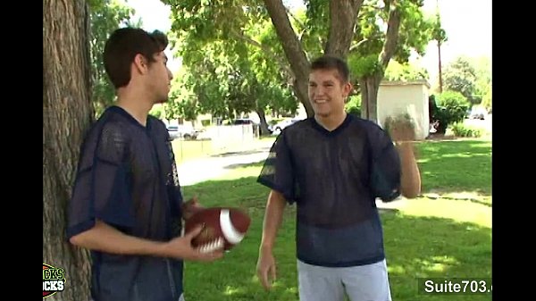 Play MP4 - Sporty jocks fucking their asses