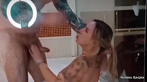 Play MP4 - Comendo a gostosa tatuada na banheira do motel