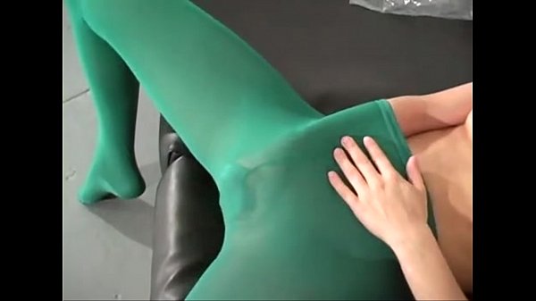 charlie laine_teases in her leggings