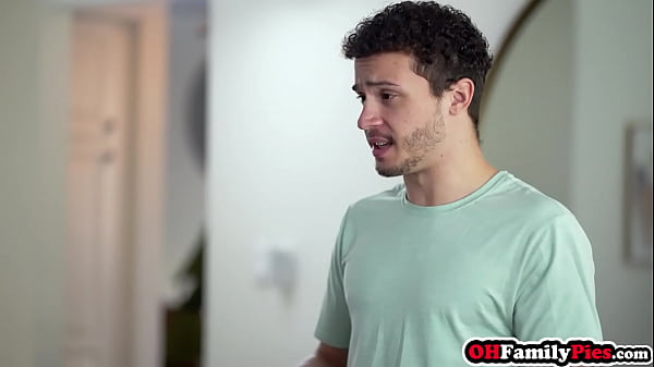 Play MP4 - Teens in costume Kinsley Kane and babe Quinn Wilde sucking guys big dick