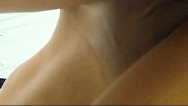 Infiel hablando por tel&eacute;fono con su novio el doctor 