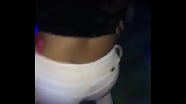 PASIVO GOZANDO EN DISCOTECA 