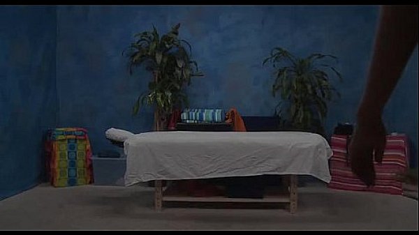 Nonton Blondie Team-fucked In A Massage Room thumbnail