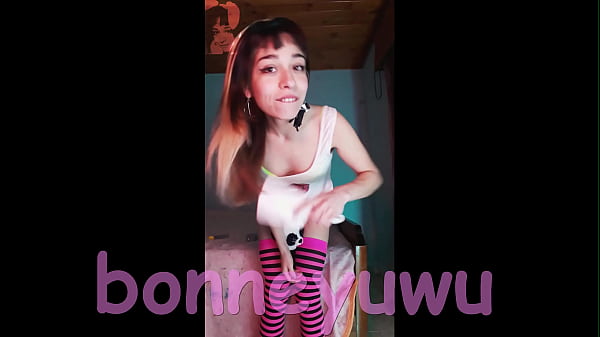 Bonneyuwu 9 59 putita argentina se masturba con dildo transparente y cepillo 